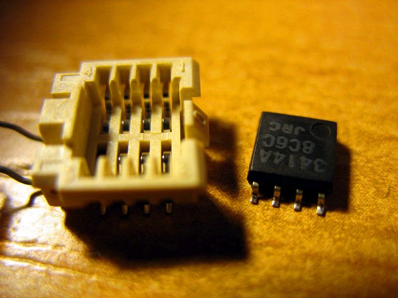 File:Soic8 socket with chip.jpg